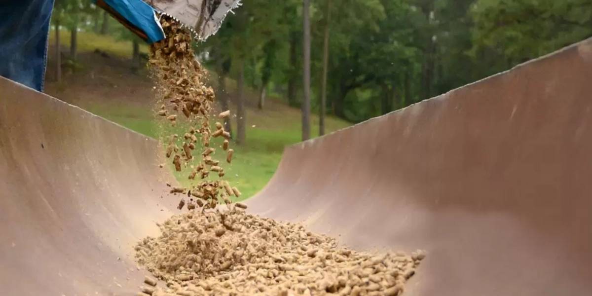 Purina Cattle Mineral in Feed Trough